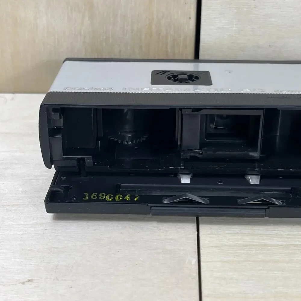 Vintage 1972 Kodak Pocket Instamatic 20 Camera UNTESTED With Case